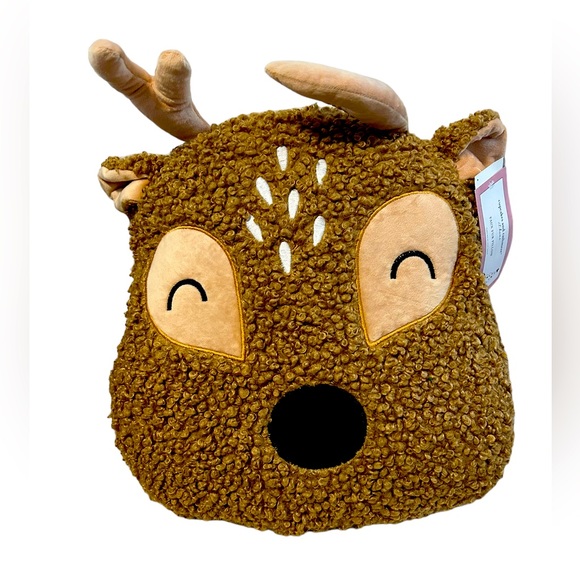 cupcakes & cashmere Other - NWT Viral Cupcakes and Cashmere Christmas Aherpa Deer Pillow. 17”x17”